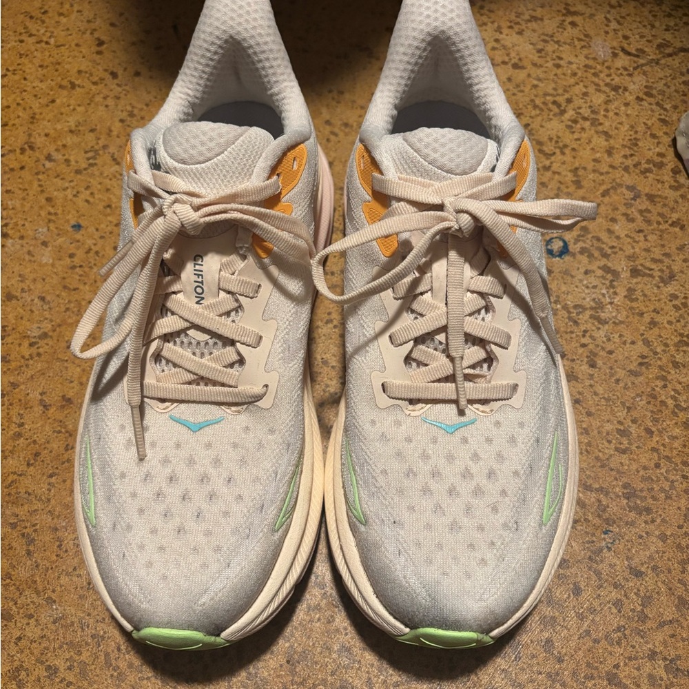 Hokas